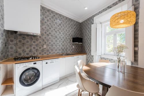 Alfama Tale Four-Bedroom Apartment w/ River View - by LU Holidays