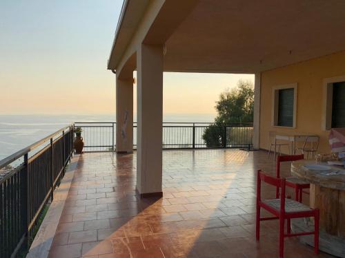 a balcony with a view of the ocean at La Terrazza sul Mare in Palmi