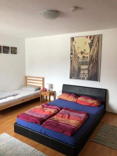 a bedroom with a blue bed in a room at Apartment Hope Inn in Groß-Zimmern