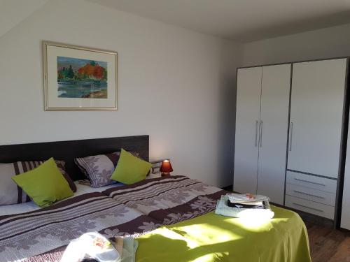 Ένα ή περισσότερα κρεβάτια σε δωμάτιο στο Apartments Vogtlandblick