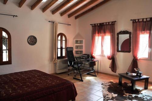 A seating area at Hotel B&B Finca la Loma