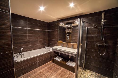 The Originals Boutique, La Maison Rouge, Lens Ouest (Qualys-Hotel)