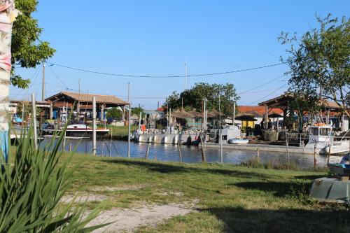 La alberca dentro o cerca de Maison 4 chambres près du port ostréicole