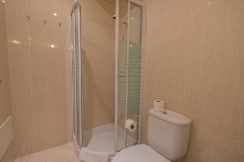 Ένα μπάνιο στο Apartments Madeira