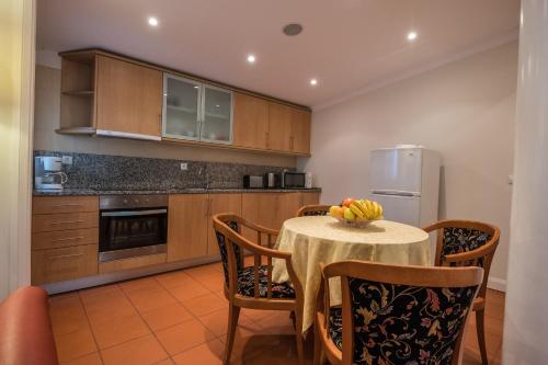 Η κουζίνα ή μικρή κουζίνα στο Apartments Madeira