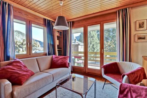 Posezení v ubytování Bel appartement au centre de Champéry avec vue