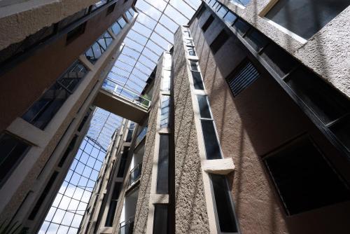 a tall building with a lot of windows at Hotel delf-inn in Cuernavaca