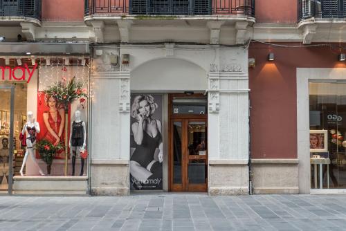 a store front with an entrance to a building at Fourooms - Bari Sparano in Bari