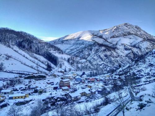 Afbeelding uit fotogalerij van Hotel Restaurante Casa Manolo in Páramo