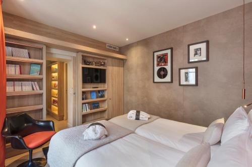 Hôtel de Lille - Saint-Germain des Prèsにあるベッド