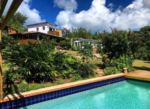 Piscina a Finca Victoria o a prop