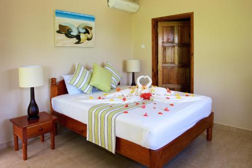 a bedroom with a large bed with flowers on it at Cote Jardin - Chalets Cote Mer in Baie Sainte Anne