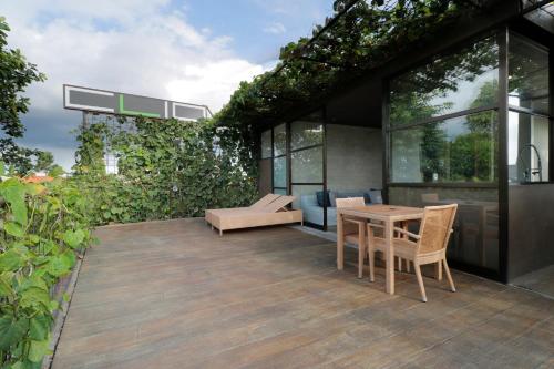 Κήπος έξω από το Clio Apartment
