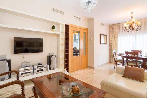 Keywise Perfect location next to María Zambrano STATION, central , beach ,pool and free Parking