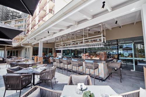 Restaurace v ubytování Novotel Cairns Oasis Resort