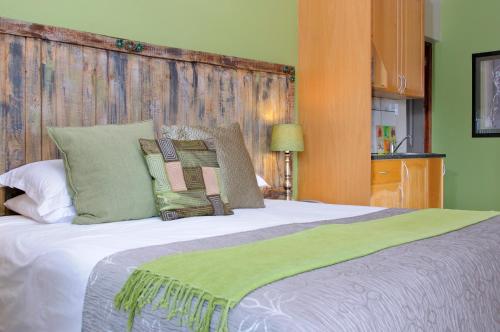 Postel nebo postele na pokoji v ubytování Country Park Guest House - Muldersdrift