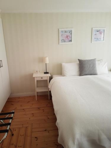 Postel nebo postele na pokoji v ubytování Hedesunda Bed & Breakfast