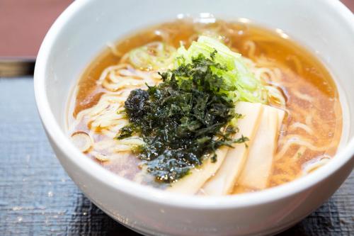 ホテルの敷地内または近くでの食事または食べ物