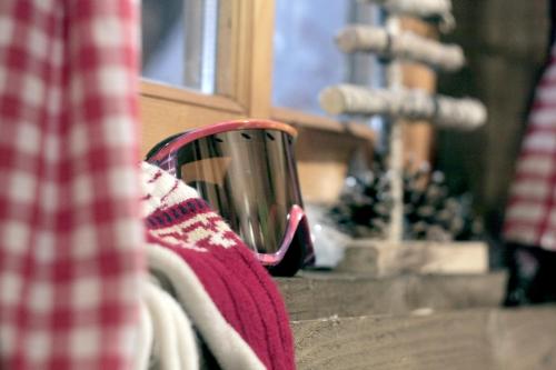 a close up of a towel rack in a sink at Planinarski dom "Tornik" Zlatibor in Ribnica