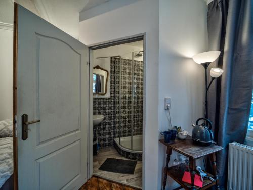 a bathroom with a door leading to a tub at Haus Stehlings in Monschau