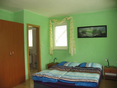 Posteľ alebo postele v izbe v ubytovaní Penzión v Tatrách