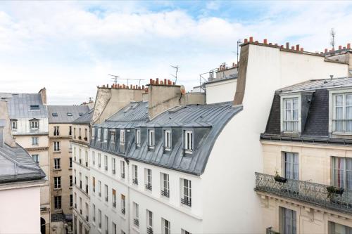 a view of the roofs of buildings in paris at Leonardo Boutique Hotel Paris Opera in Paris