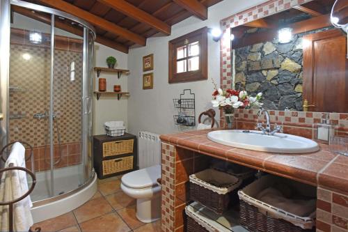 A bathroom at Casa Maday