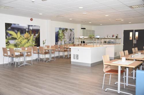 Restaurace v ubytování Hotell Fritidsparken