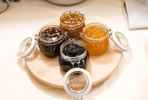 a wooden tray with four jars of honey on it at Grand Hotel Italia in Orvieto