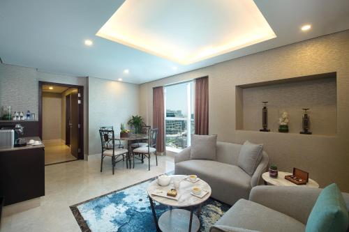  Gulf Court Hotel Business Bay -  Room  picture :   Tea/Coffee maker    Minibar    Shower                           