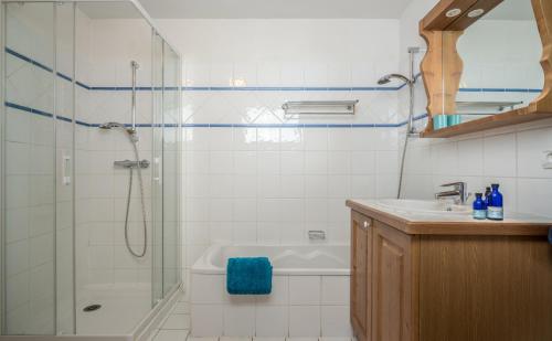 a bathroom with a shower and a sink at Chalet Ananas, Hameau des Marmottes in Les Menuires