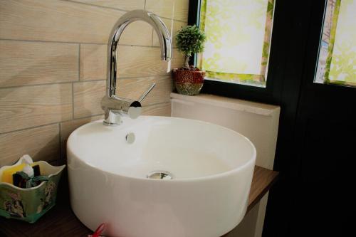Ένα μπάνιο στο Domus Annae B&B