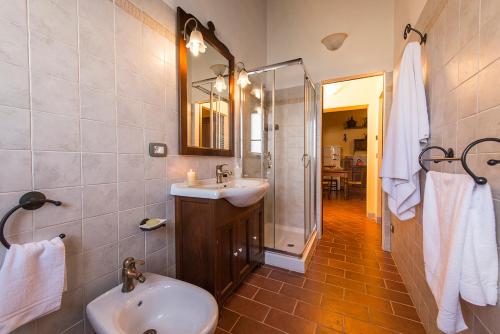 Koupelna v ubytování Agriturismo Pratovalle