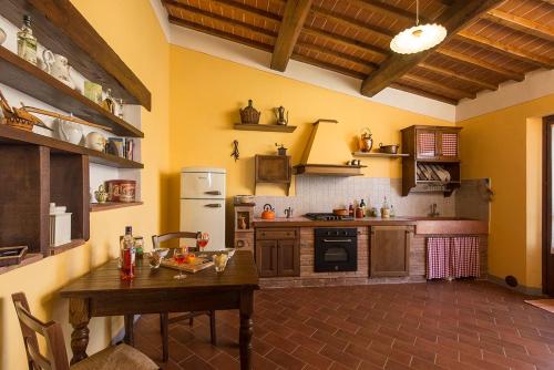 Kuchyň nebo kuchyňský kout v ubytování Agriturismo Pratovalle