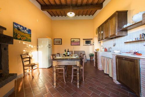 Kuchyň nebo kuchyňský kout v ubytování Agriturismo Pratovalle