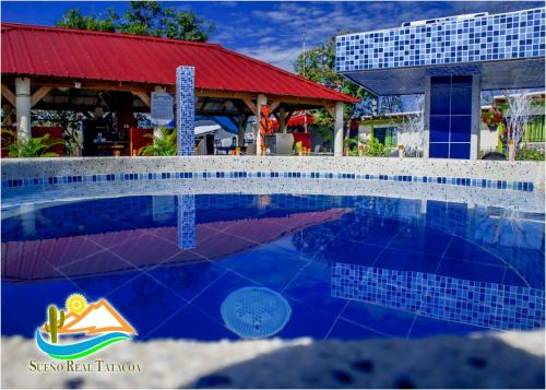 a swimming pool in front of a building at HV Sueño Real Tatacoa in Villavieja