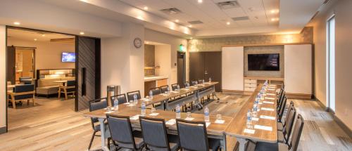 a conference room with a long table and chairs at Hyatt House Nashville at Vanderbilt in Nashville