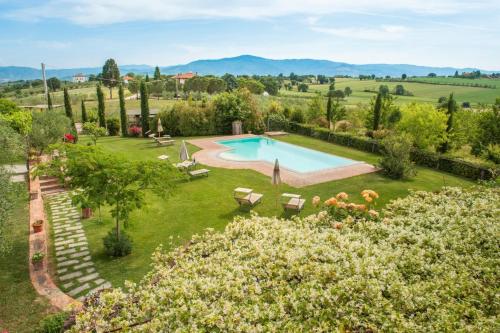 Bazén v ubytování Agriturismo Pratovalle nebo v jeho okolí