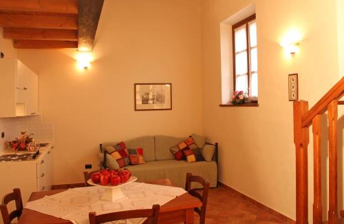 a living room with a couch and a table at Agriturismo La Staffa in Valeggio sul Mincio