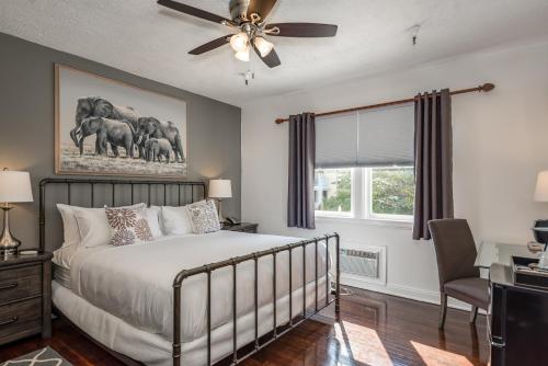 a bedroom with a bed and a ceiling fan at Palm Beach Historic Inn in Palm Beach