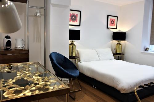 Ένα ή περισσότερα κρεβάτια σε δωμάτιο στο RIOSHOUSE George-Inn