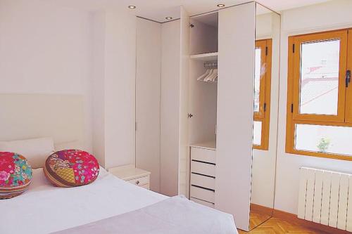 Tempat tidur dalam kamar di El Ático de Valladolid - Centro - Terraza - Wifi