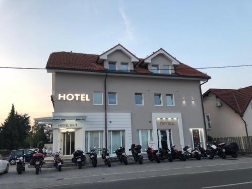 Budova, kde se hotel nachází