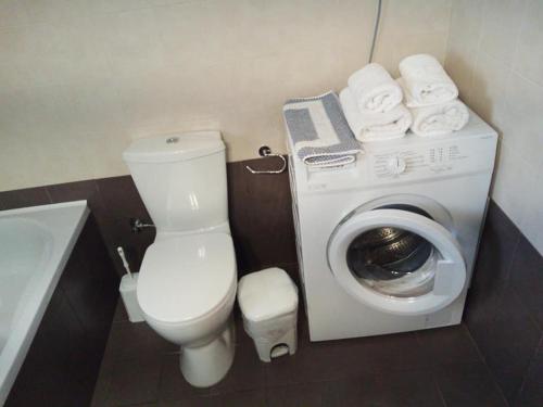 Bilik mandi di Alkioni Sea View Apartment