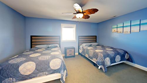 A bed or beds in a room at Put-in-Bay Waterfront Condo #109