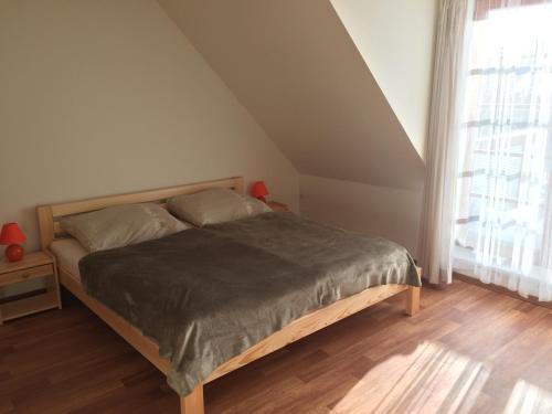 Un pat sau paturi într-o cameră la Apartmán Říčky 23