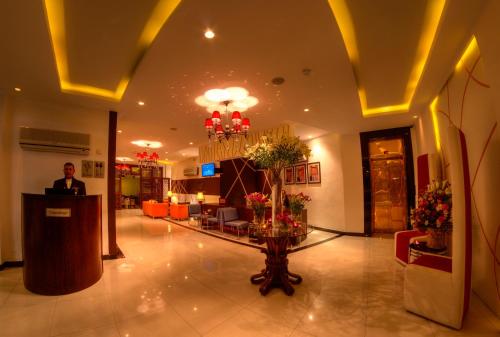 Hall ou réception de l'établissement Meneur Hotel