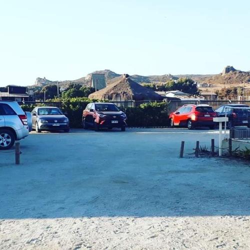 a group of cars parked in a parking lot at Hotel Del Valle Quilimari in Pichidangui