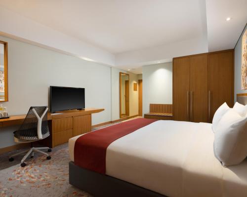 Télévision ou salle de divertissement dans l'établissement Holiday Inn & Suites Jakarta Gajah Mada by IHG