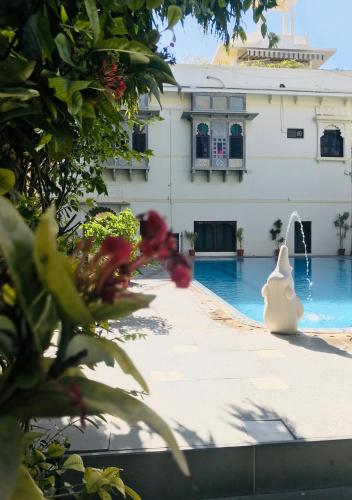 Piscine de l'établissement Mahendra Prakash ou située à proximité
